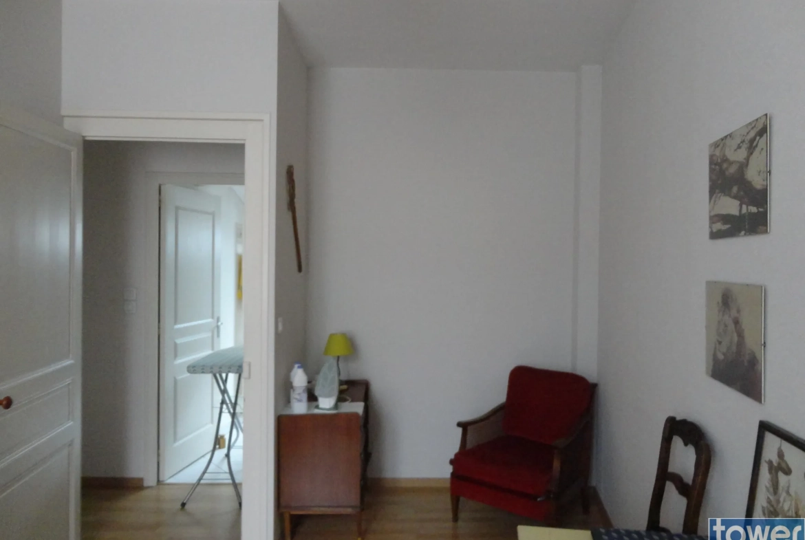 Grande maison à Saint Jean d'Angély avec 5 chambres et sous-sol de 45m² 