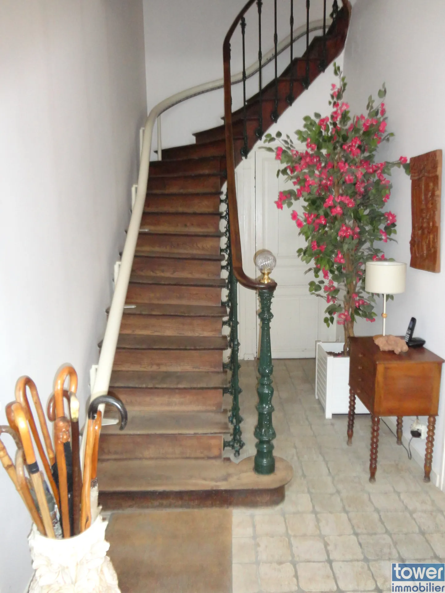 Grande maison à Saint Jean d'Angély avec 5 chambres et sous-sol de 45m² 
