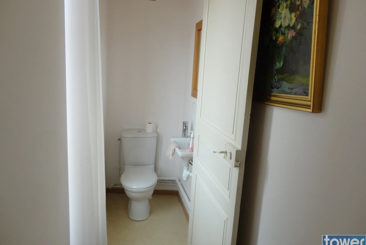 Grande maison à Saint Jean d'Angély avec 5 chambres et sous-sol de 45m² 