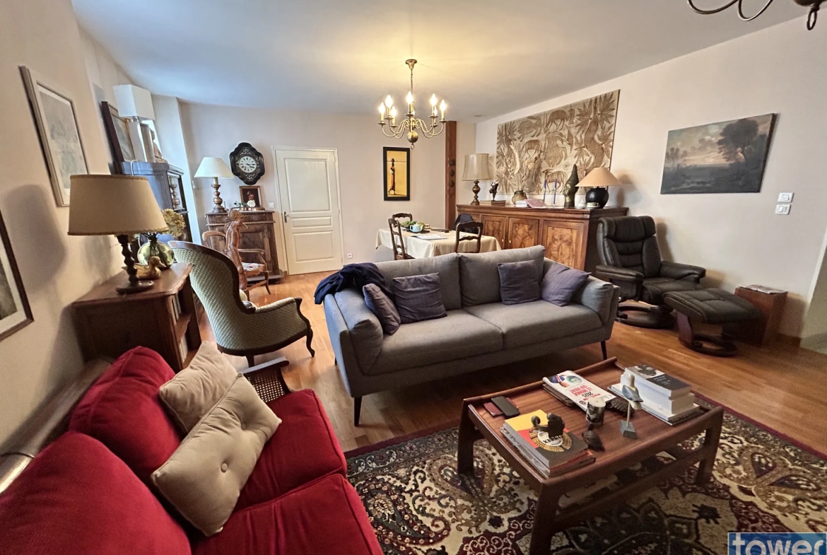 Grande maison à Saint Jean d'Angély avec 5 chambres et sous-sol de 45m² 