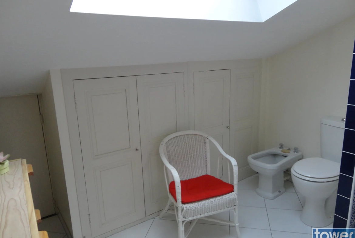 Grande maison à Saint Jean d'Angély avec 5 chambres et sous-sol de 45m² 