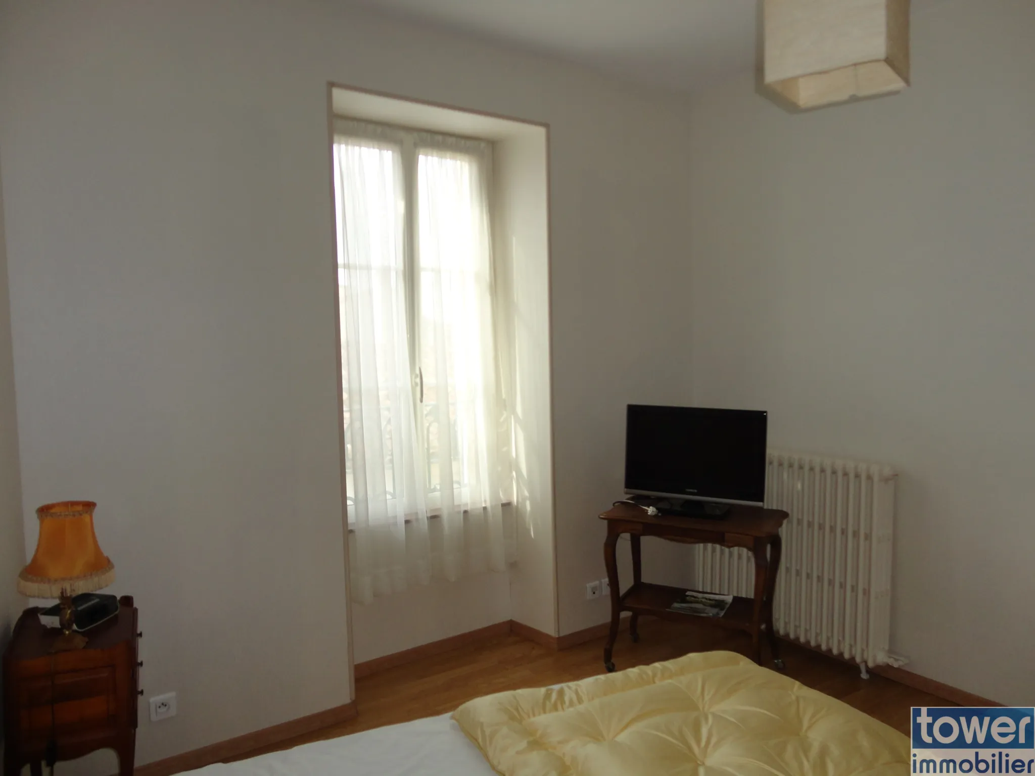 Grande maison à Saint Jean d'Angély avec 5 chambres et sous-sol de 45m² 