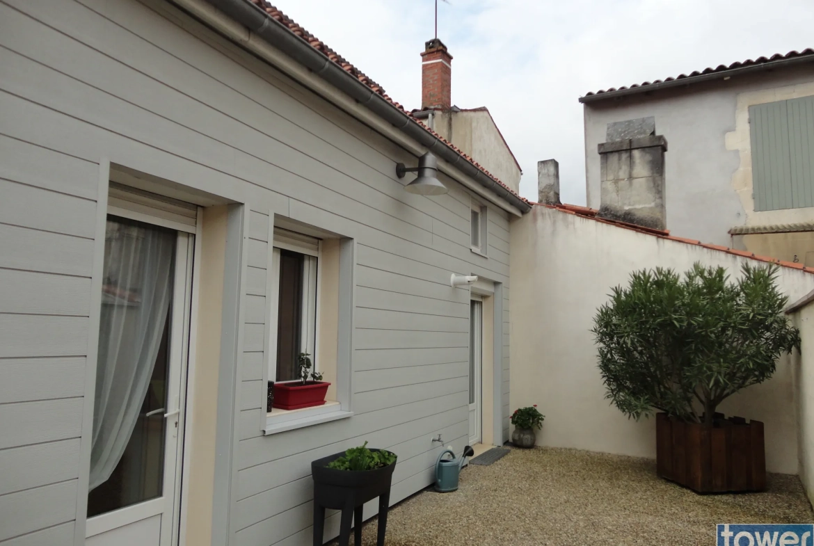 Grande maison à Saint Jean d'Angély avec 5 chambres et sous-sol de 45m² 