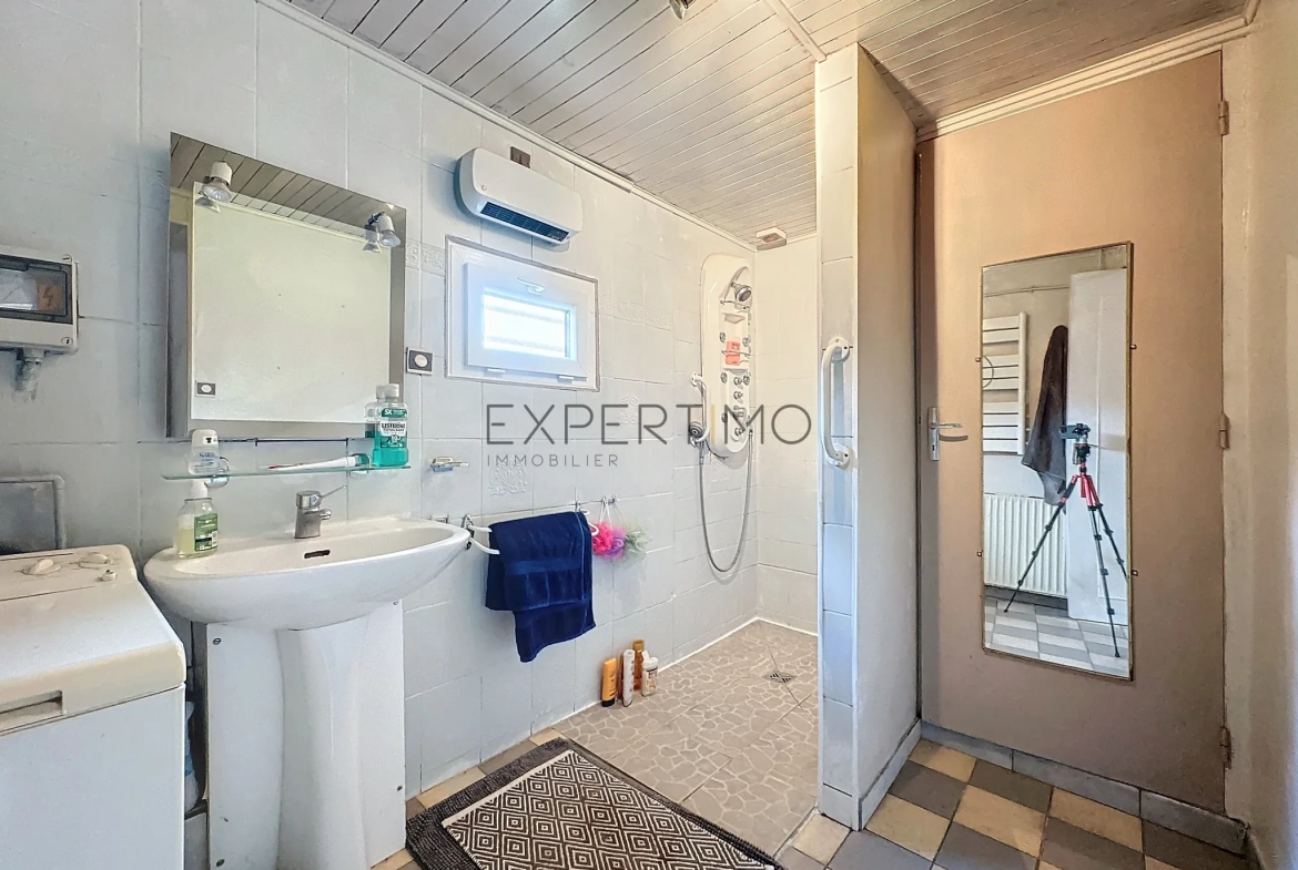 Maison de caractère à Romenay de 124 m² avec dépendance et grand potentiel 