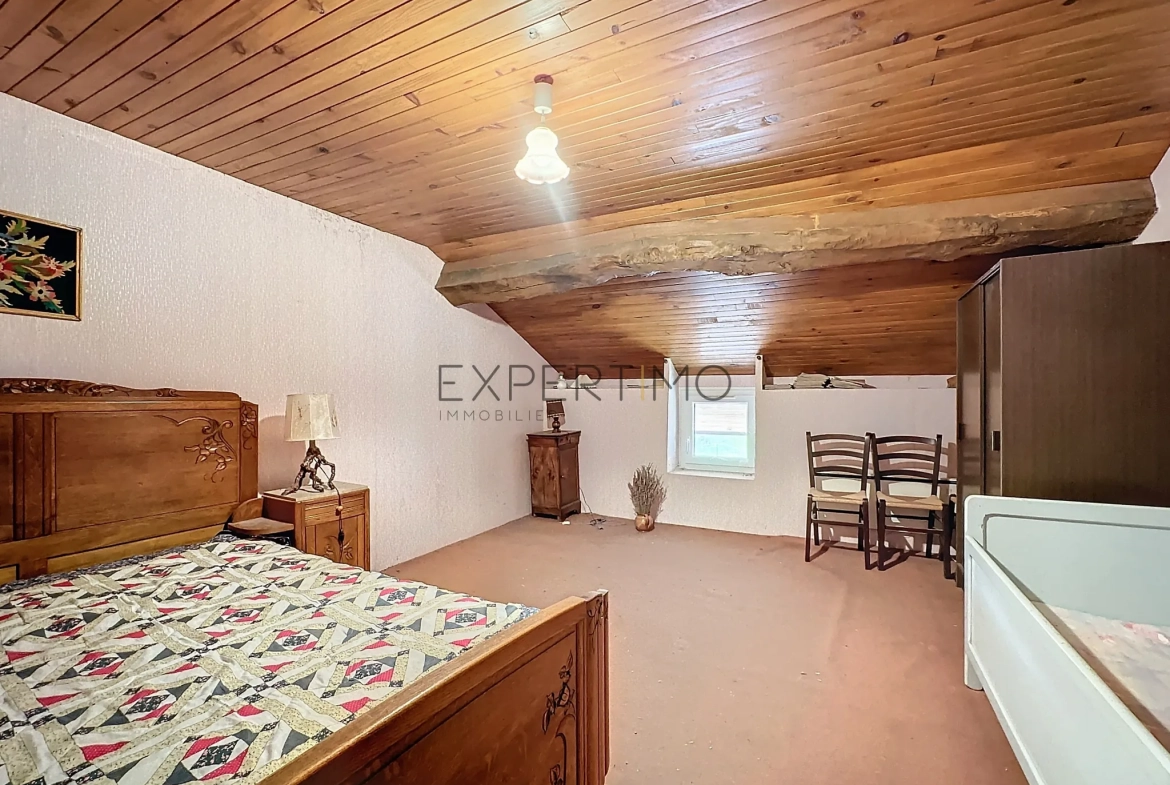 Maison de caractère à Romenay de 124 m² avec dépendance et grand potentiel 