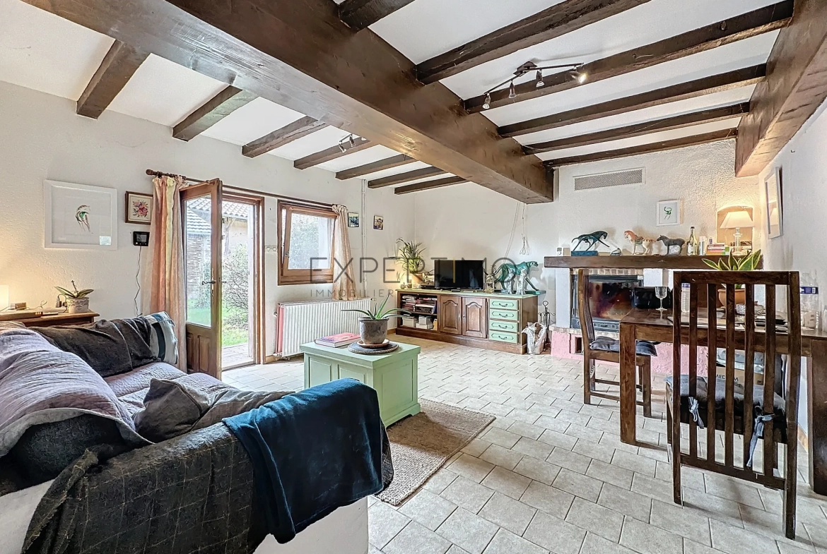Maison de caractère à Romenay de 124 m² avec dépendance et grand potentiel 