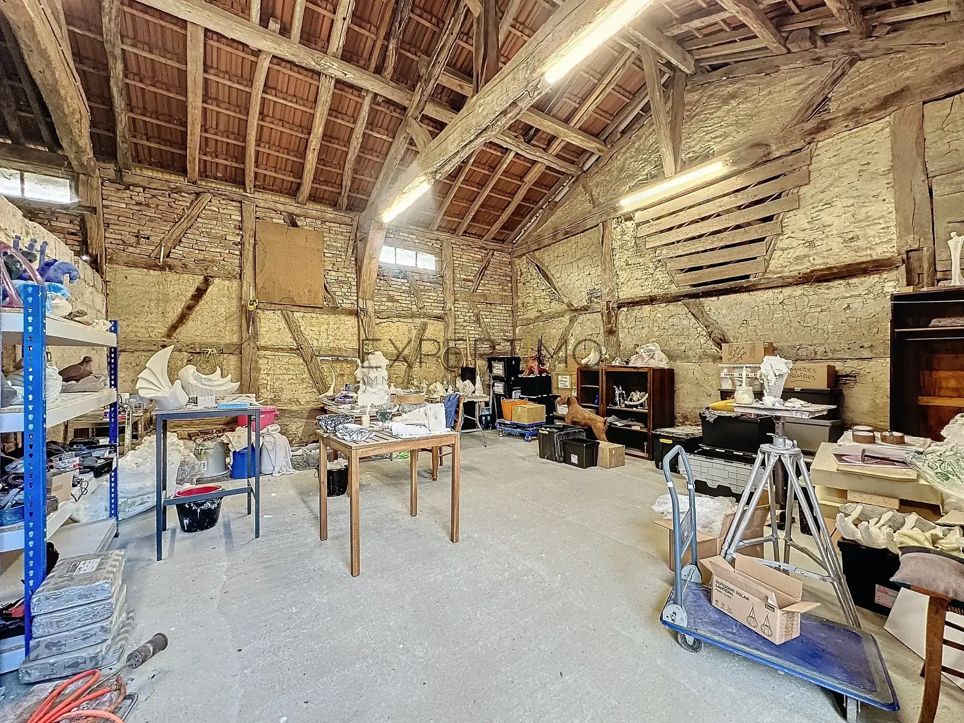 Maison de caractère à Romenay de 124 m² avec dépendance et grand potentiel 