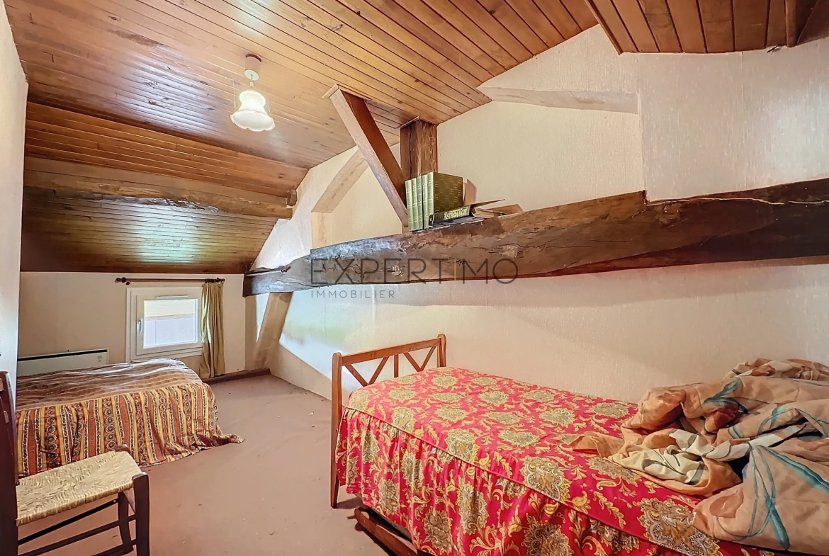 Maison de caractère à Romenay de 124 m² avec dépendance et grand potentiel 