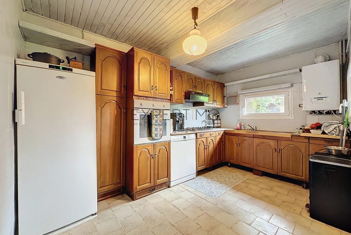 Maison de caractère à Romenay de 124 m² avec dépendance et grand potentiel 