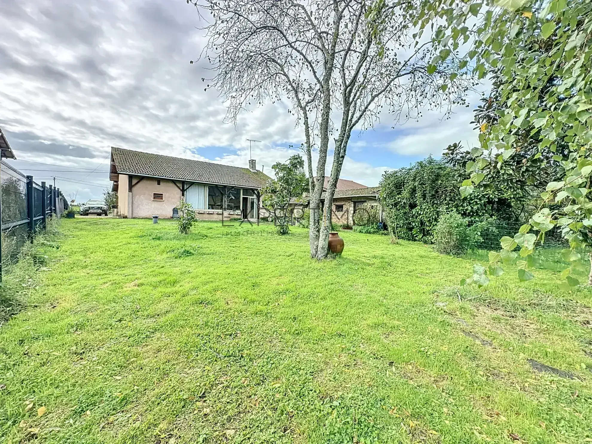 Maison de caractère à Romenay de 124 m² avec dépendance et grand potentiel 