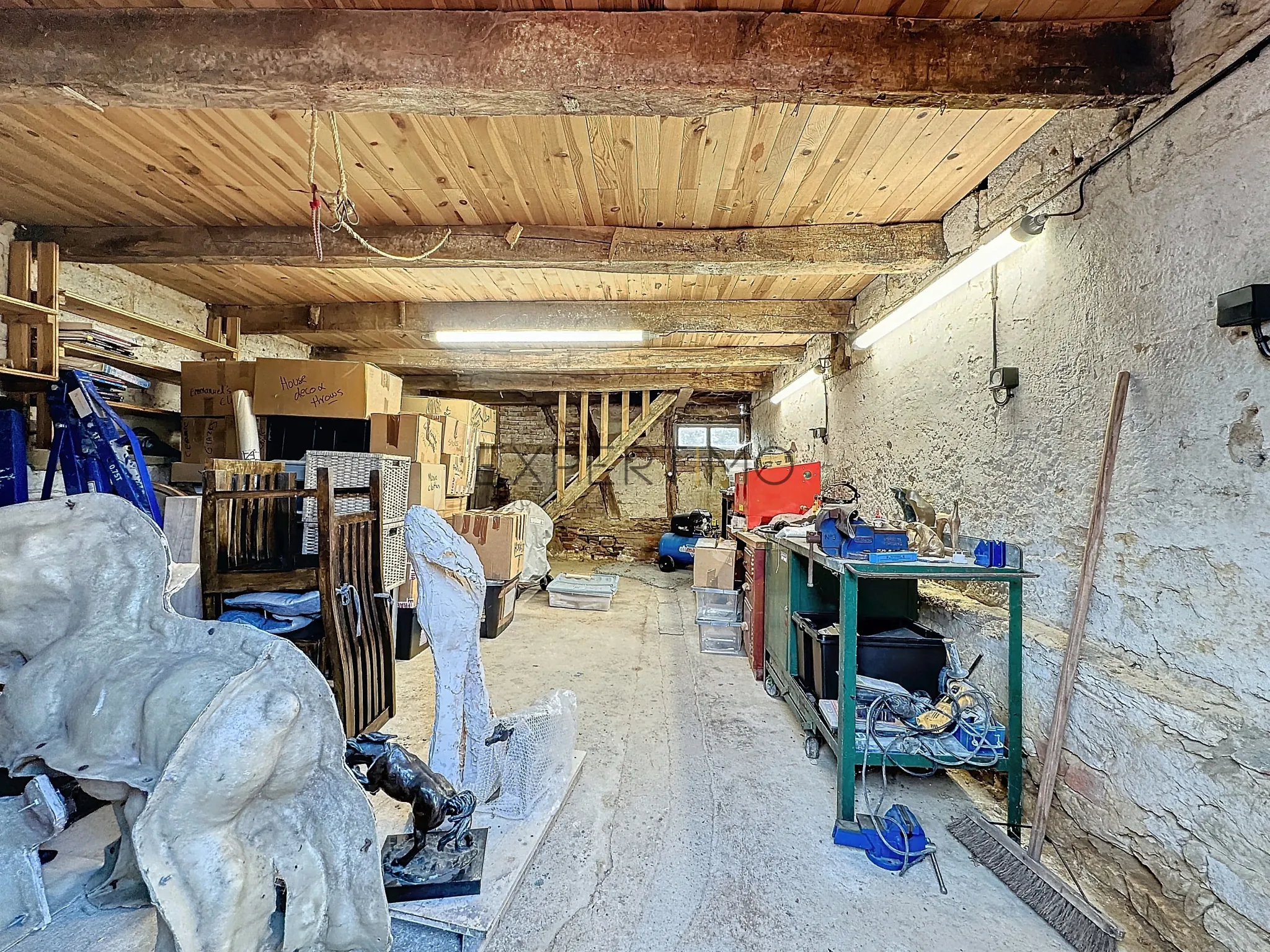 Maison de caractère à Romenay de 124 m² avec dépendance et grand potentiel 