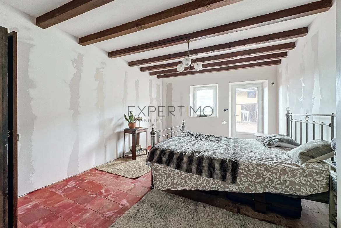 Maison de caractère à Romenay de 124 m² avec dépendance et grand potentiel 