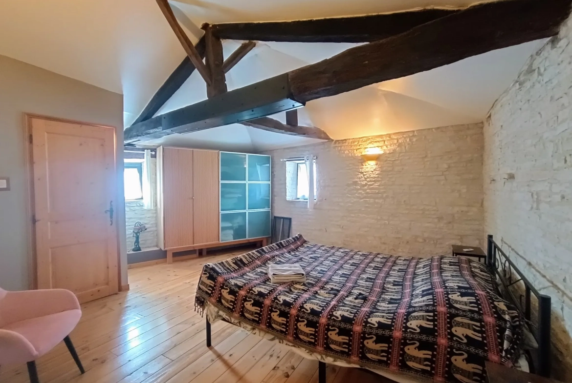 Charmante maison de campagne en pierre à Aubigné - 124 m², 3 chambres, dépendance, environnement calme 