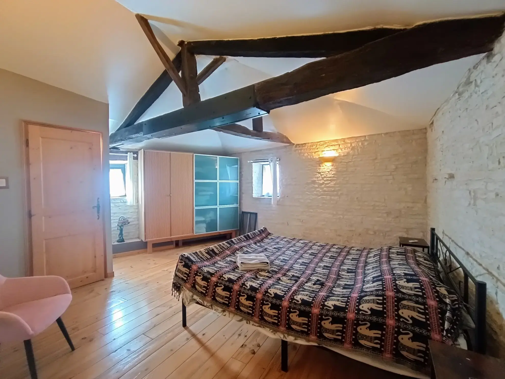 Charmante maison de campagne en pierre à Aubigné - 124 m², 3 chambres, dépendance, environnement calme 