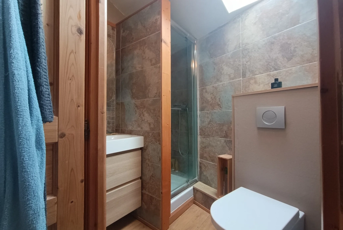 Charmante maison de campagne en pierre à Aubigné - 124 m², 3 chambres, dépendance, environnement calme 