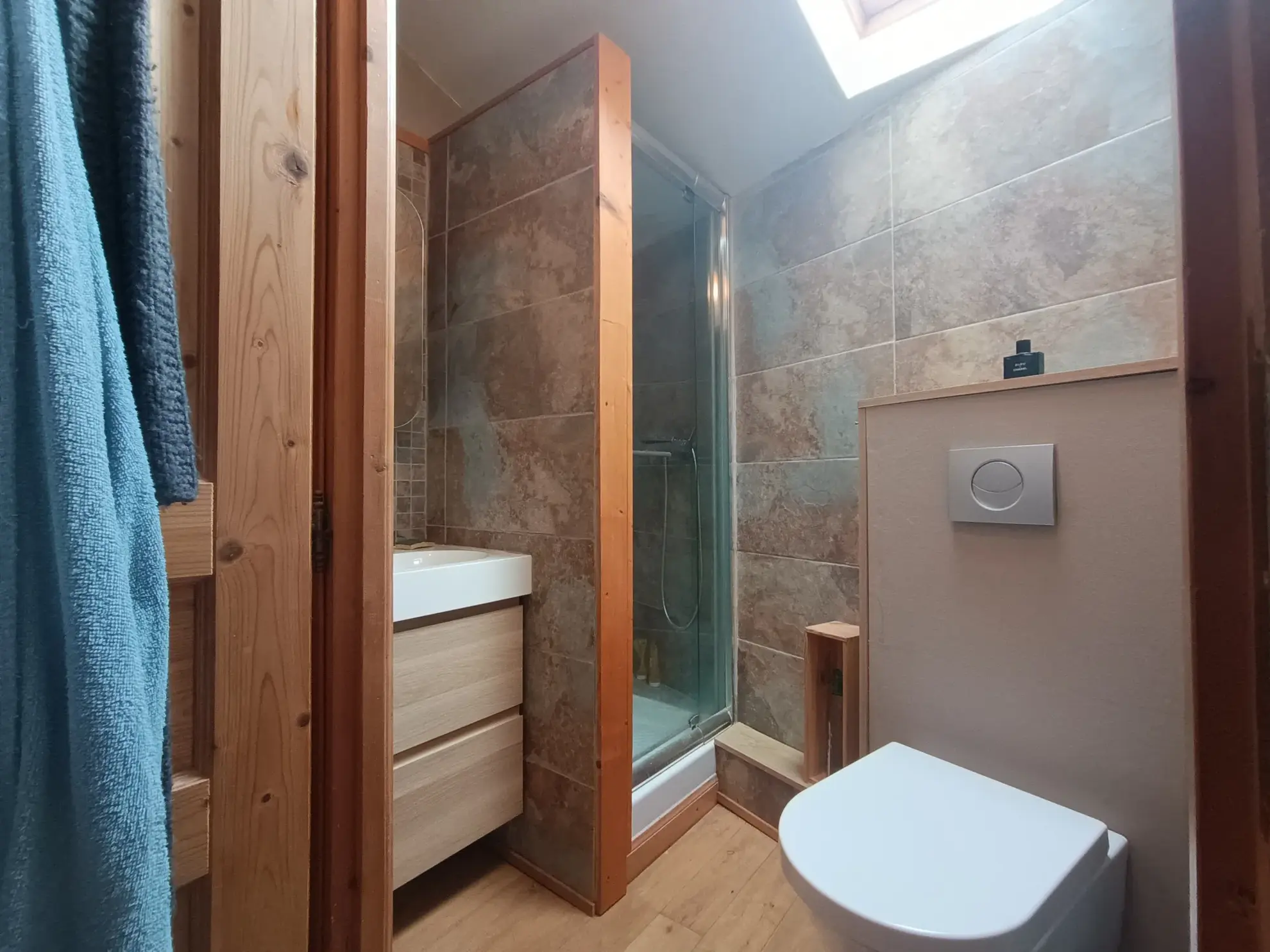 Charmante maison de campagne en pierre à Aubigné - 124 m², 3 chambres, dépendance, environnement calme 