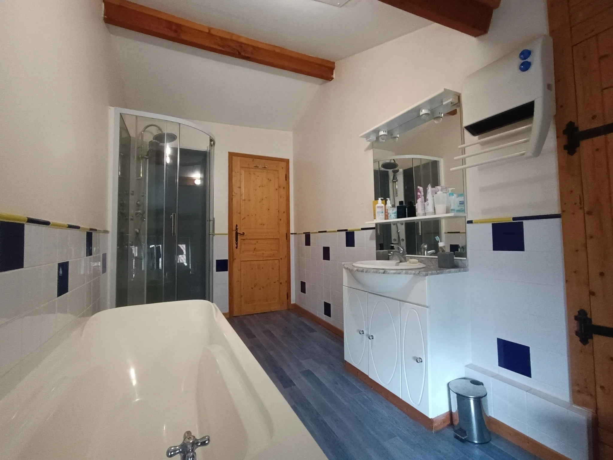 Charmante maison de campagne en pierre à Aubigné - 124 m², 3 chambres, dépendance, environnement calme 