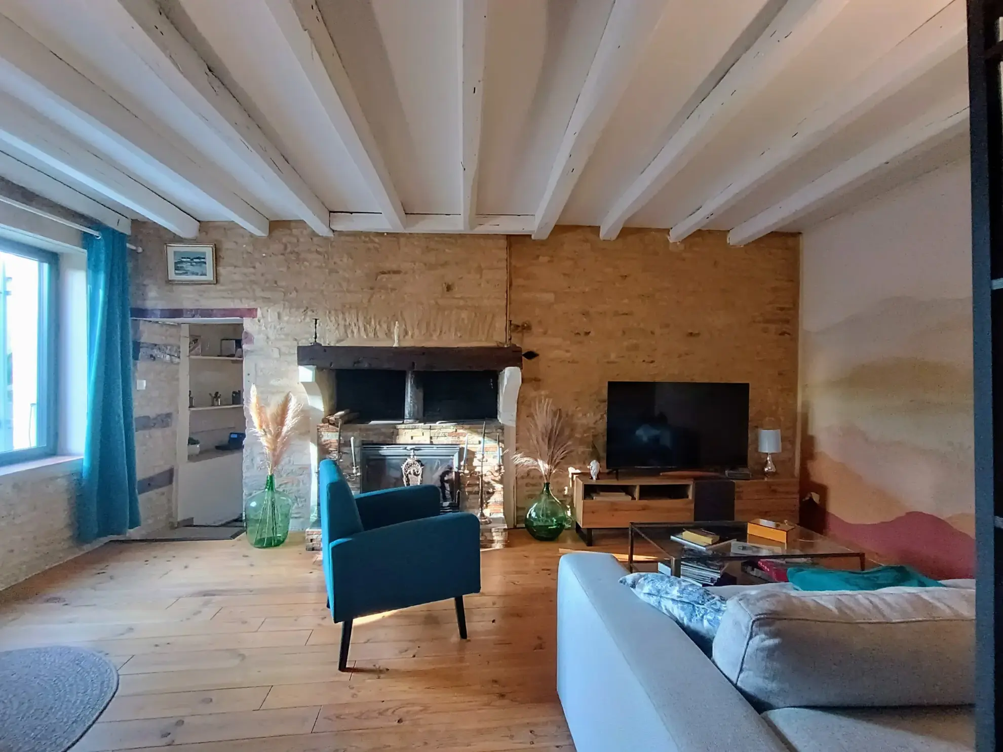 Charmante maison de campagne en pierre à Aubigné - 124 m², 3 chambres, dépendance, environnement calme 