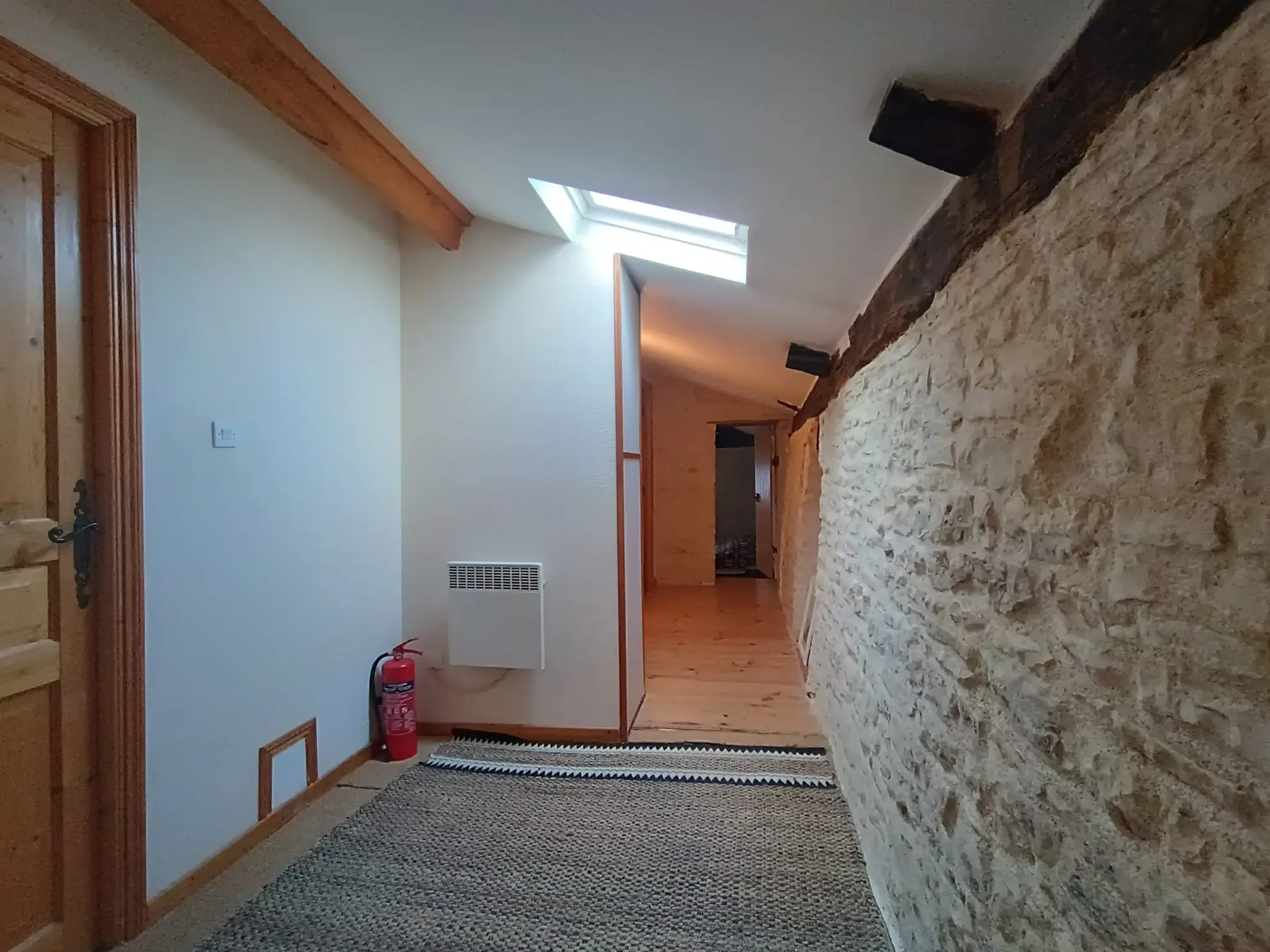 Charmante maison de campagne en pierre à Aubigné - 124 m², 3 chambres, dépendance, environnement calme 