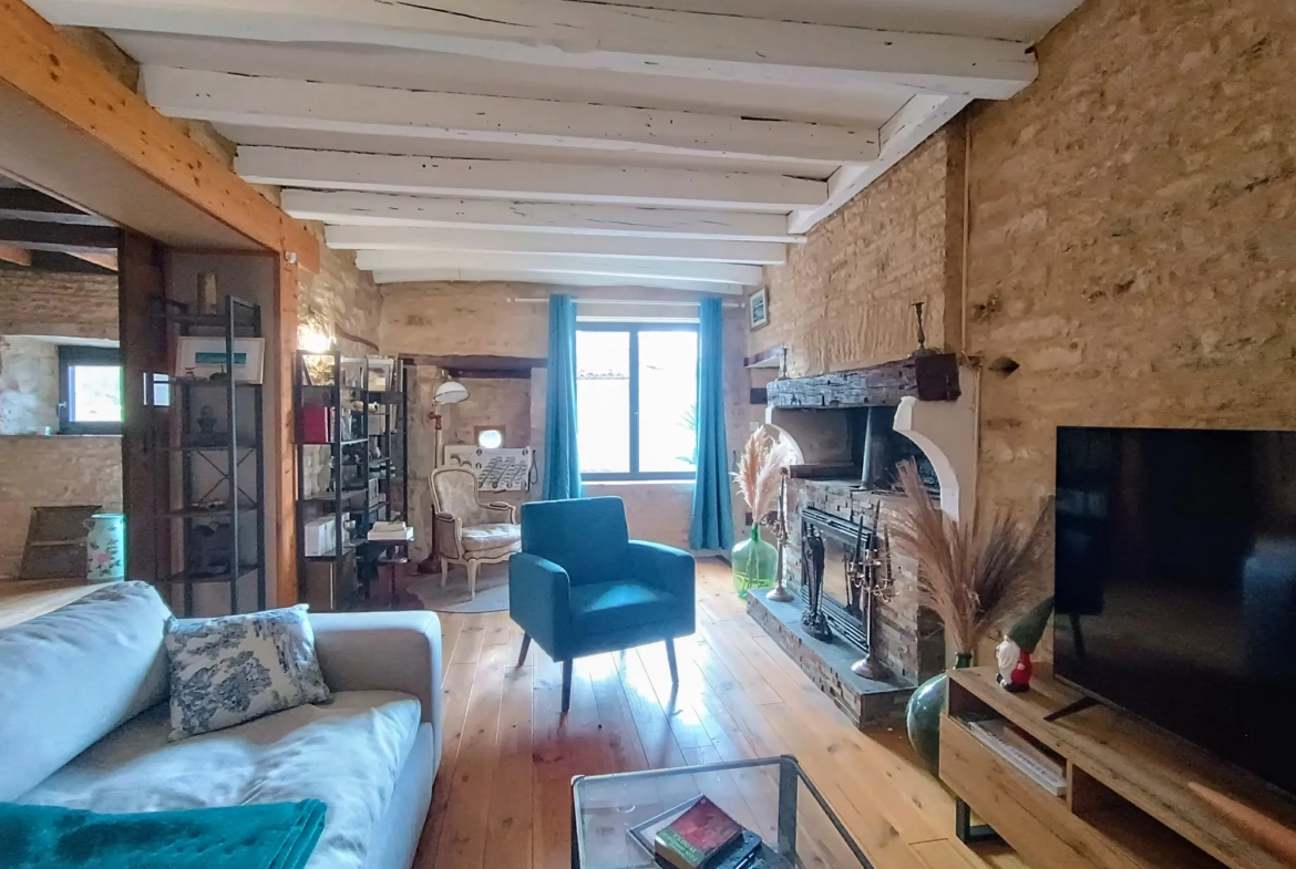 Charmante maison de campagne en pierre à Aubigné - 124 m², 3 chambres, dépendance, environnement calme 