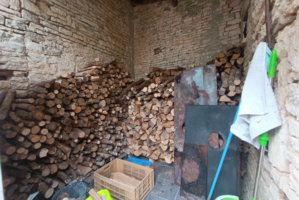Charmante maison de campagne en pierre à Aubigné - 124 m², 3 chambres, dépendance, environnement calme 