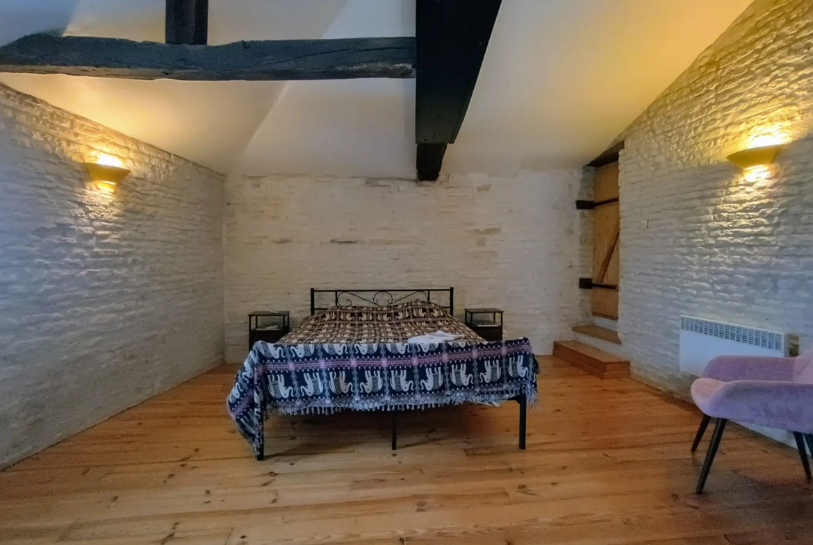 Charmante maison de campagne en pierre à Aubigné - 124 m², 3 chambres, dépendance, environnement calme 