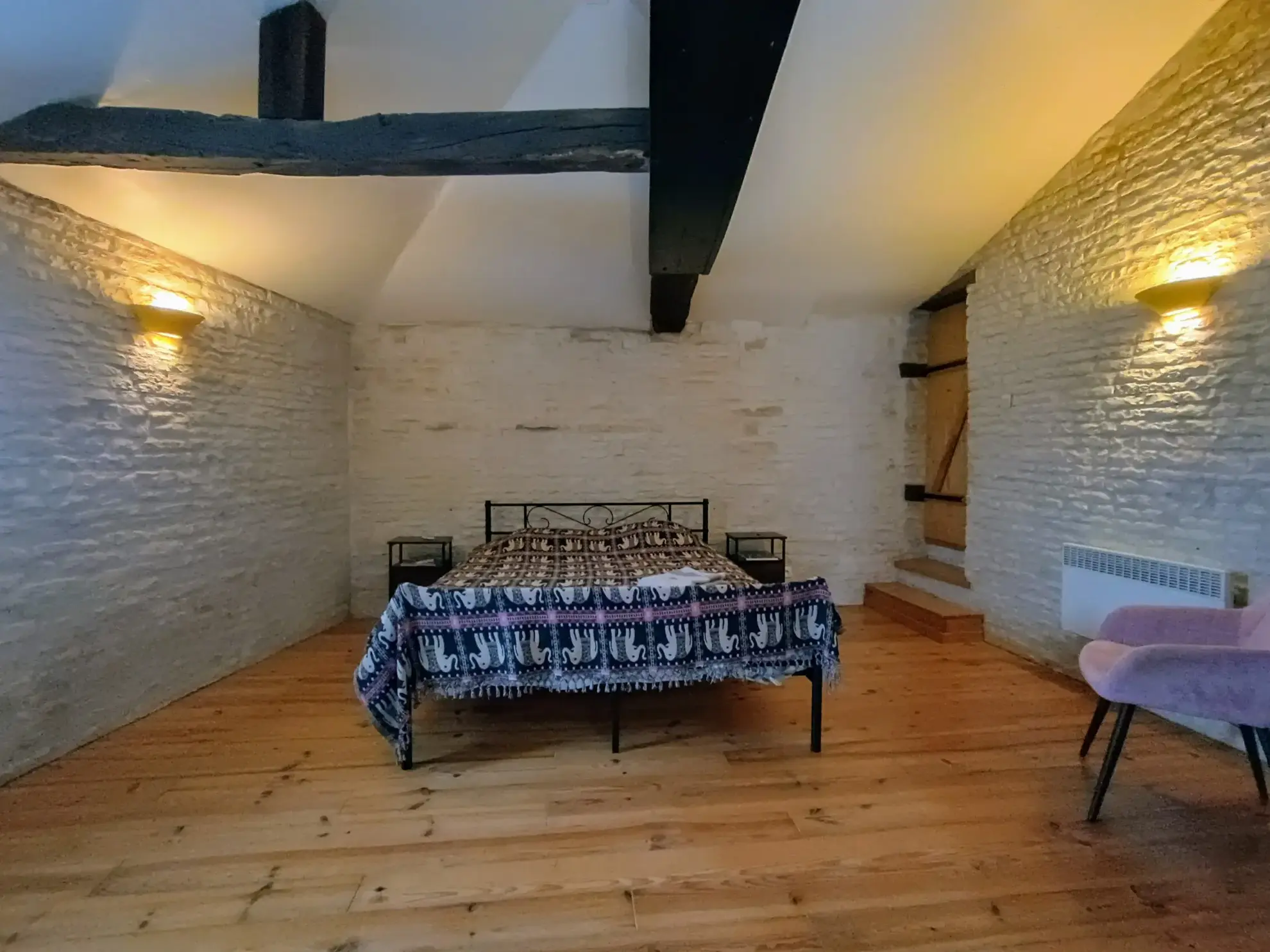 Charmante maison de campagne en pierre à Aubigné - 124 m², 3 chambres, dépendance, environnement calme 