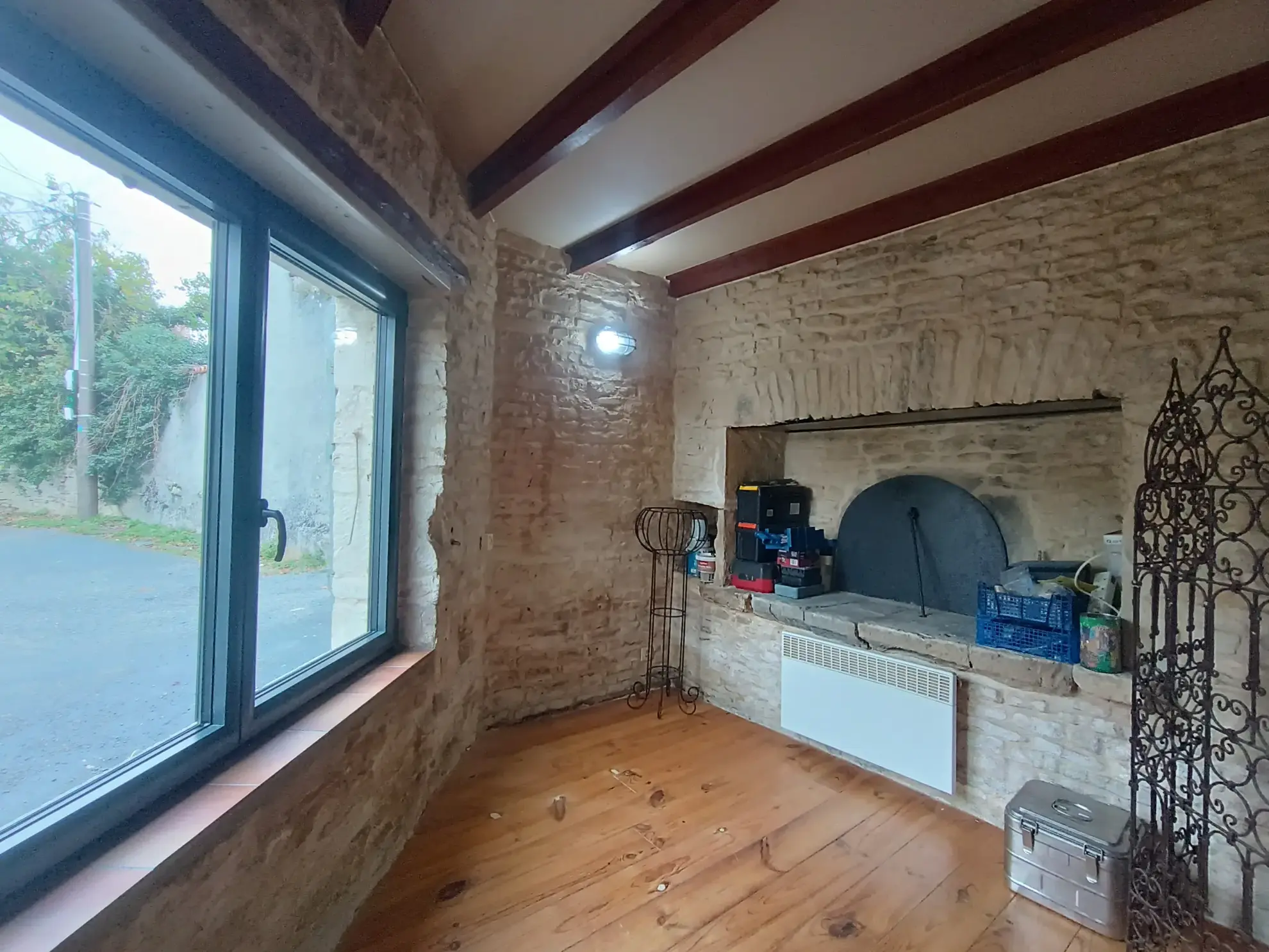 Charmante maison de campagne en pierre à Aubigné - 124 m², 3 chambres, dépendance, environnement calme 