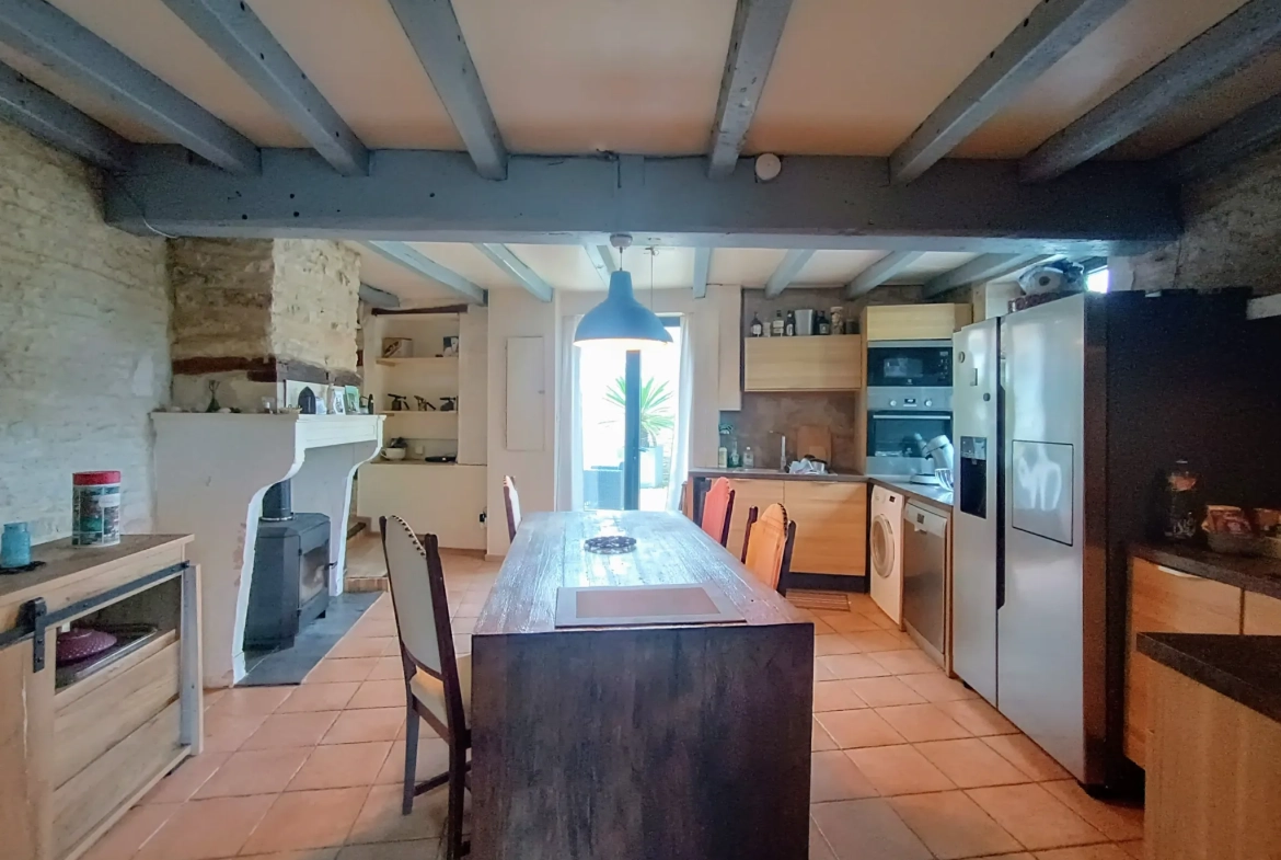 Charmante maison de campagne en pierre à Aubigné - 124 m², 3 chambres, dépendance, environnement calme 