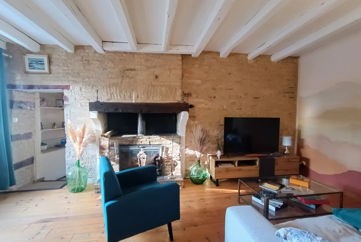 Charmante maison de campagne en pierre à Aubigné - 124 m², 3 chambres, dépendance, environnement calme 
