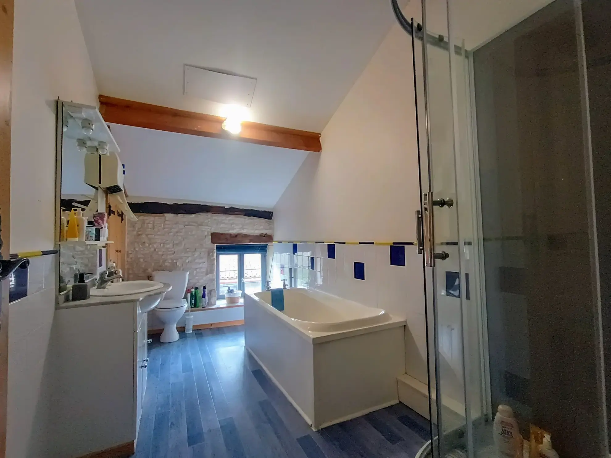 Charmante maison de campagne en pierre à Aubigné - 124 m², 3 chambres, dépendance, environnement calme 