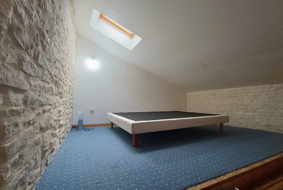 Charmante maison de campagne en pierre à Aubigné - 124 m², 3 chambres, dépendance, environnement calme 
