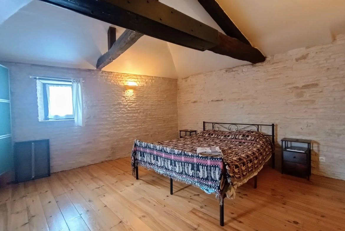Charmante maison de campagne en pierre à Aubigné - 124 m², 3 chambres, dépendance, environnement calme 