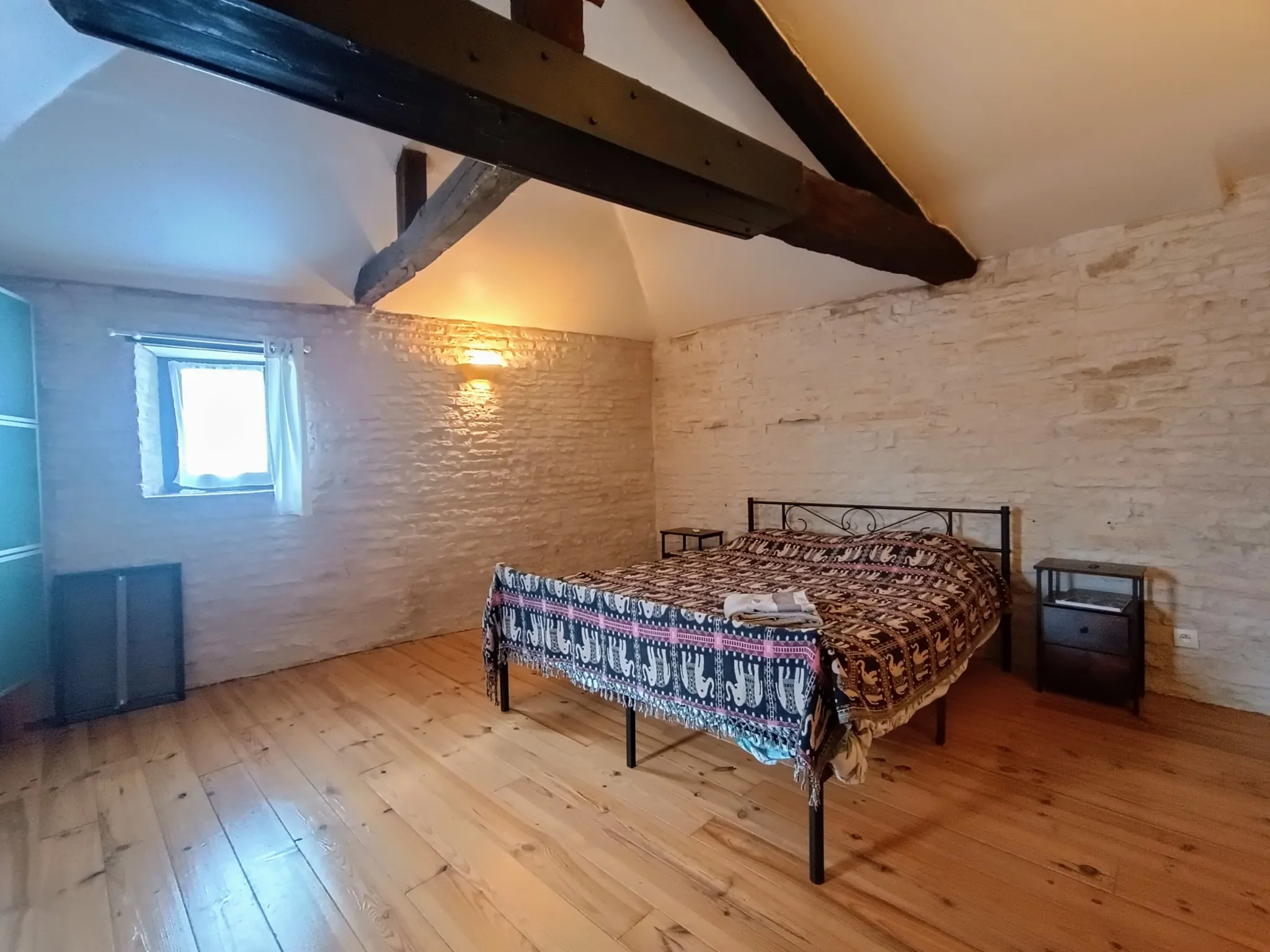 Charmante maison de campagne en pierre à Aubigné - 124 m², 3 chambres, dépendance, environnement calme 