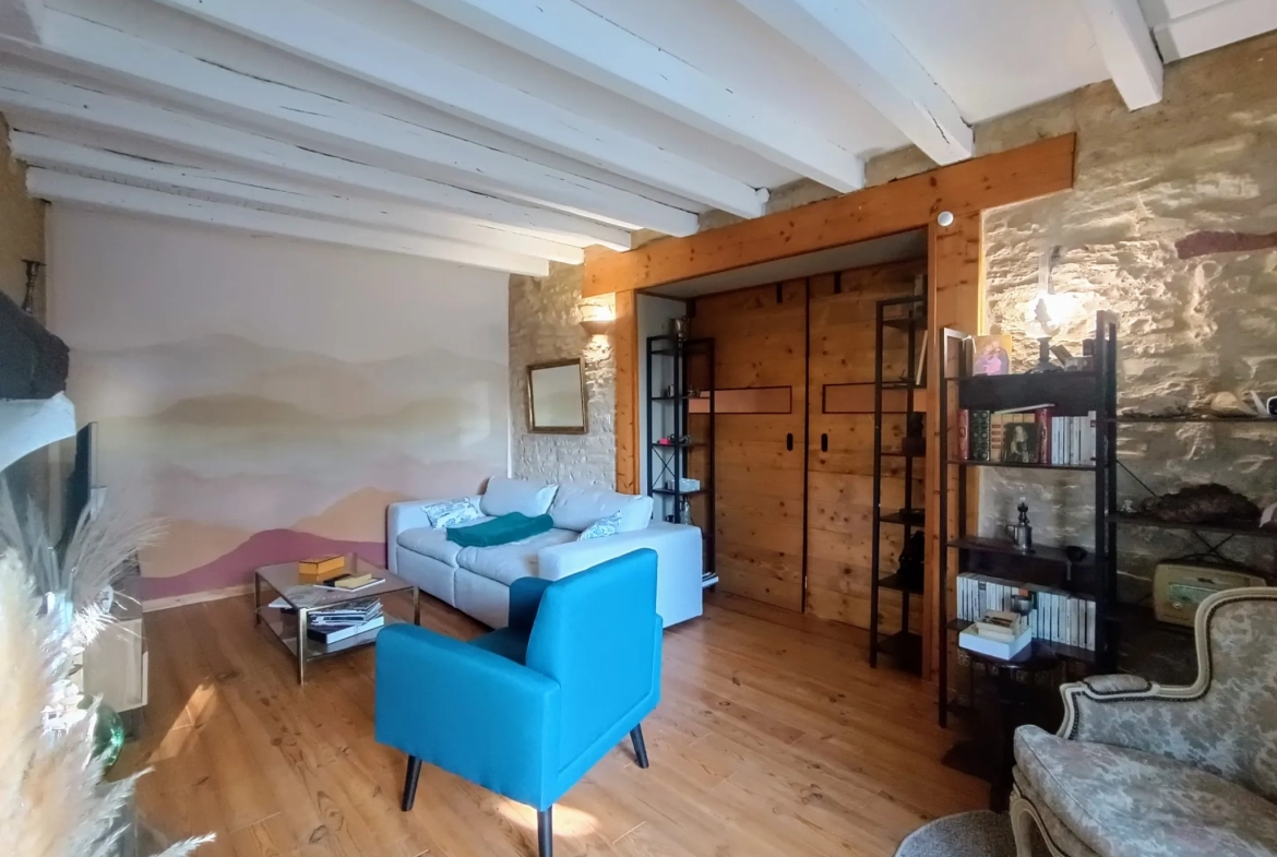 Charmante maison de campagne en pierre à Aubigné - 124 m², 3 chambres, dépendance, environnement calme 