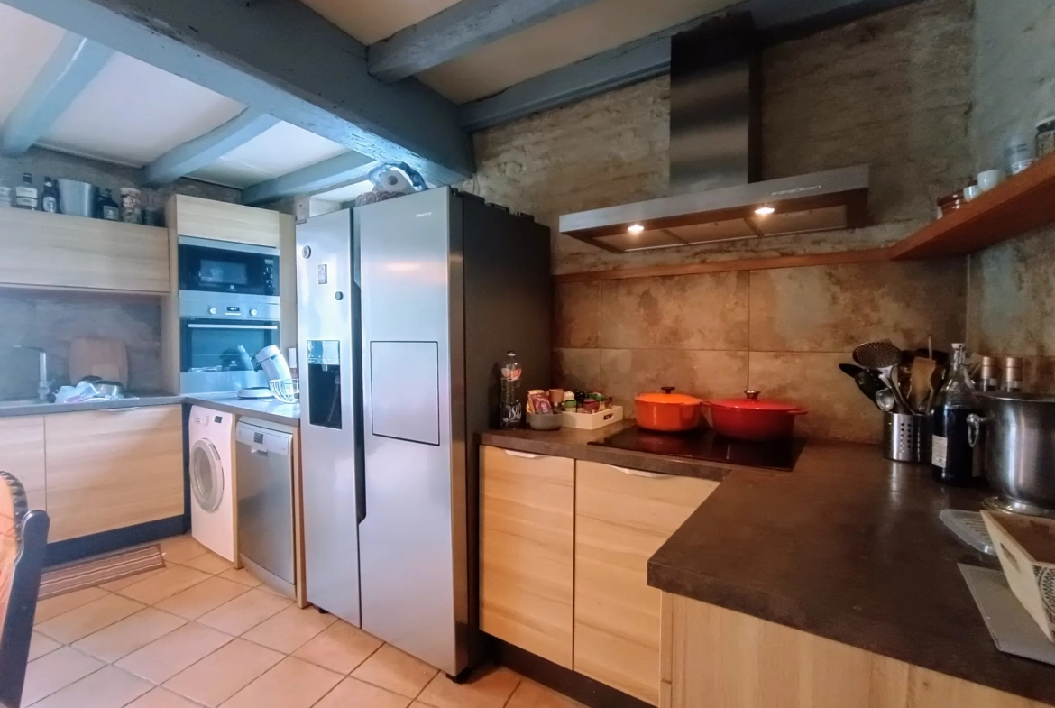 Charmante maison de campagne en pierre à Aubigné - 124 m², 3 chambres, dépendance, environnement calme 