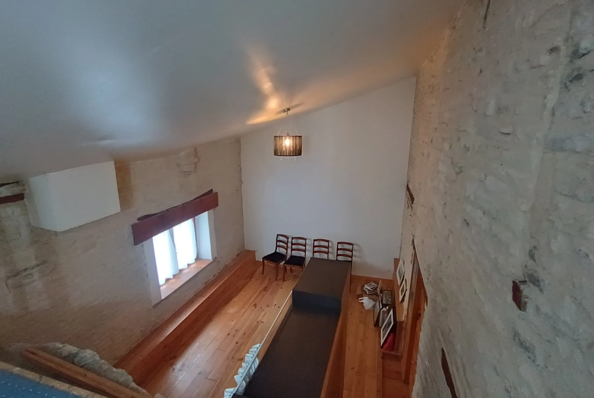 Charmante maison de campagne en pierre à Aubigné - 124 m², 3 chambres, dépendance, environnement calme 