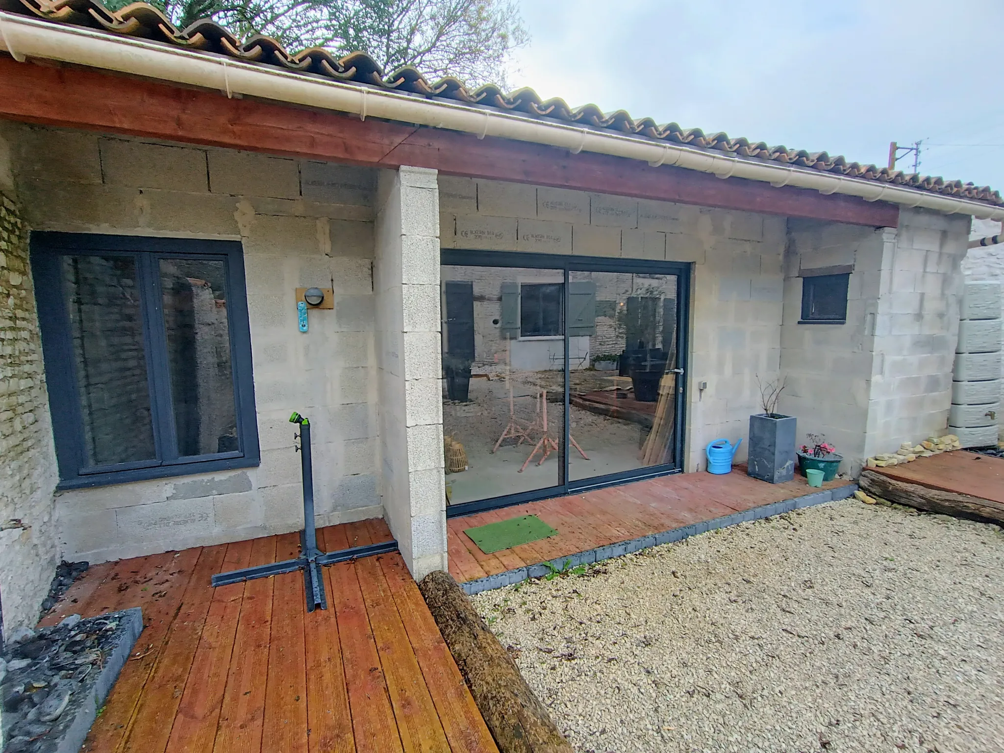 Charmante maison de campagne en pierre à Aubigné - 124 m², 3 chambres, dépendance, environnement calme 