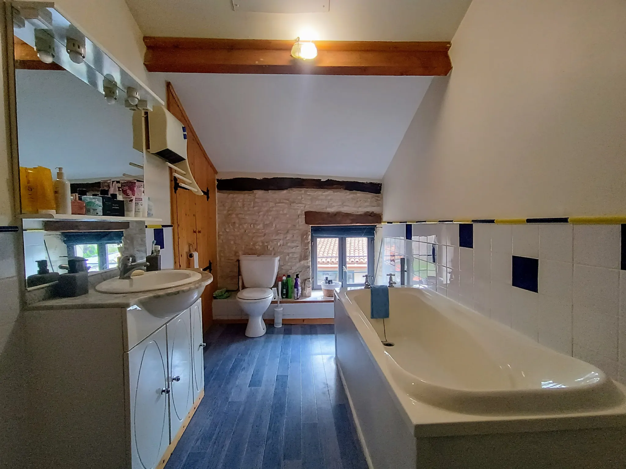 Charmante maison de campagne en pierre à Aubigné - 124 m², 3 chambres, dépendance, environnement calme 