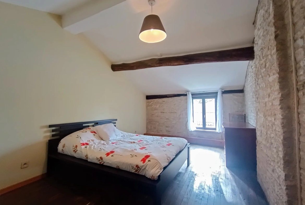 Charmante maison de campagne en pierre à Aubigné - 124 m², 3 chambres, dépendance, environnement calme 