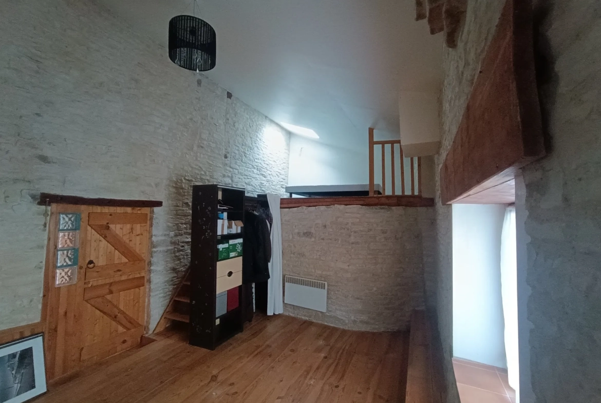 Charmante maison de campagne en pierre à Aubigné - 124 m², 3 chambres, dépendance, environnement calme 