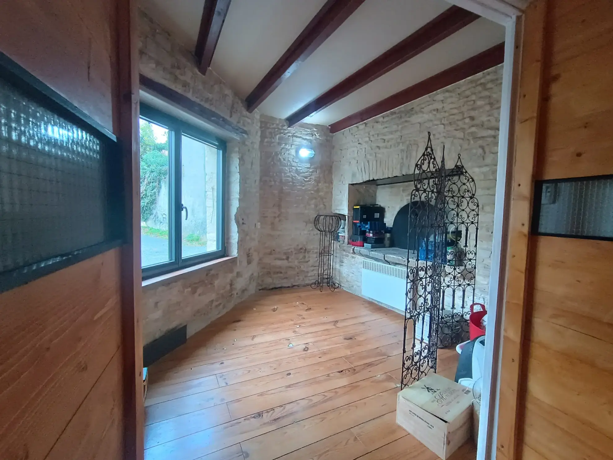 Charmante maison de campagne en pierre à Aubigné - 124 m², 3 chambres, dépendance, environnement calme 