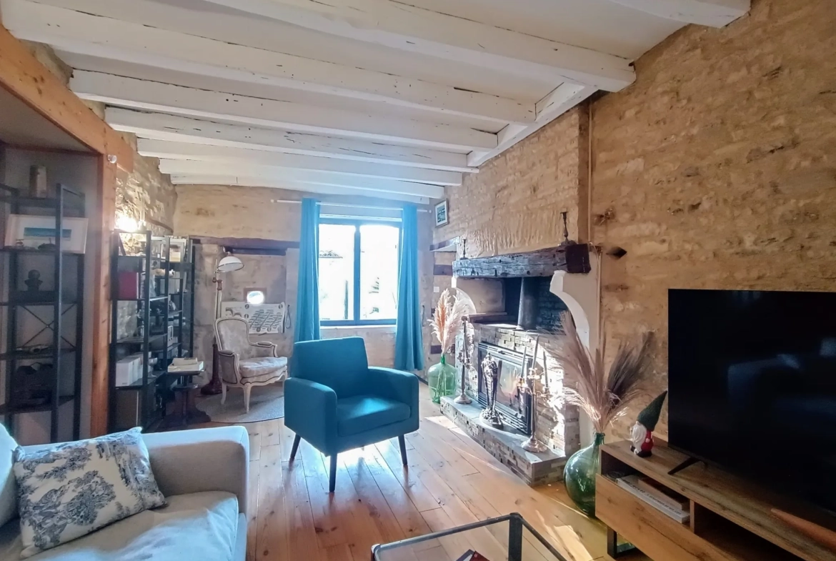 Charmante maison de campagne en pierre à Aubigné - 124 m², 3 chambres, dépendance, environnement calme 