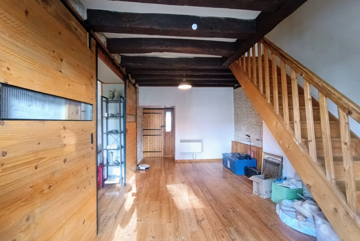 Charmante maison de campagne en pierre à Aubigné - 124 m², 3 chambres, dépendance, environnement calme 
