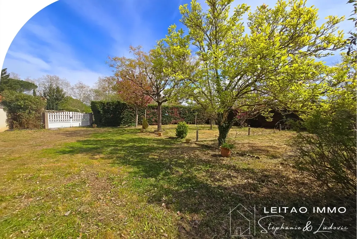 Belle maison de village à Castres avec terrain et potentiel d'aménagement 