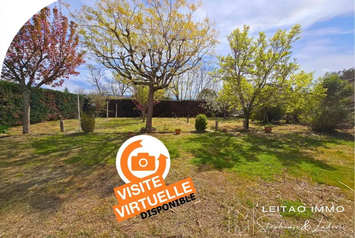 Belle maison de village à Castres avec terrain et potentiel d'aménagement 