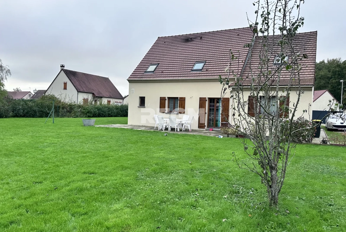 Maison familiale à Lamotte-Beuvron (41) avec jardin et garage, 4/5 chambres, secteur paisible 