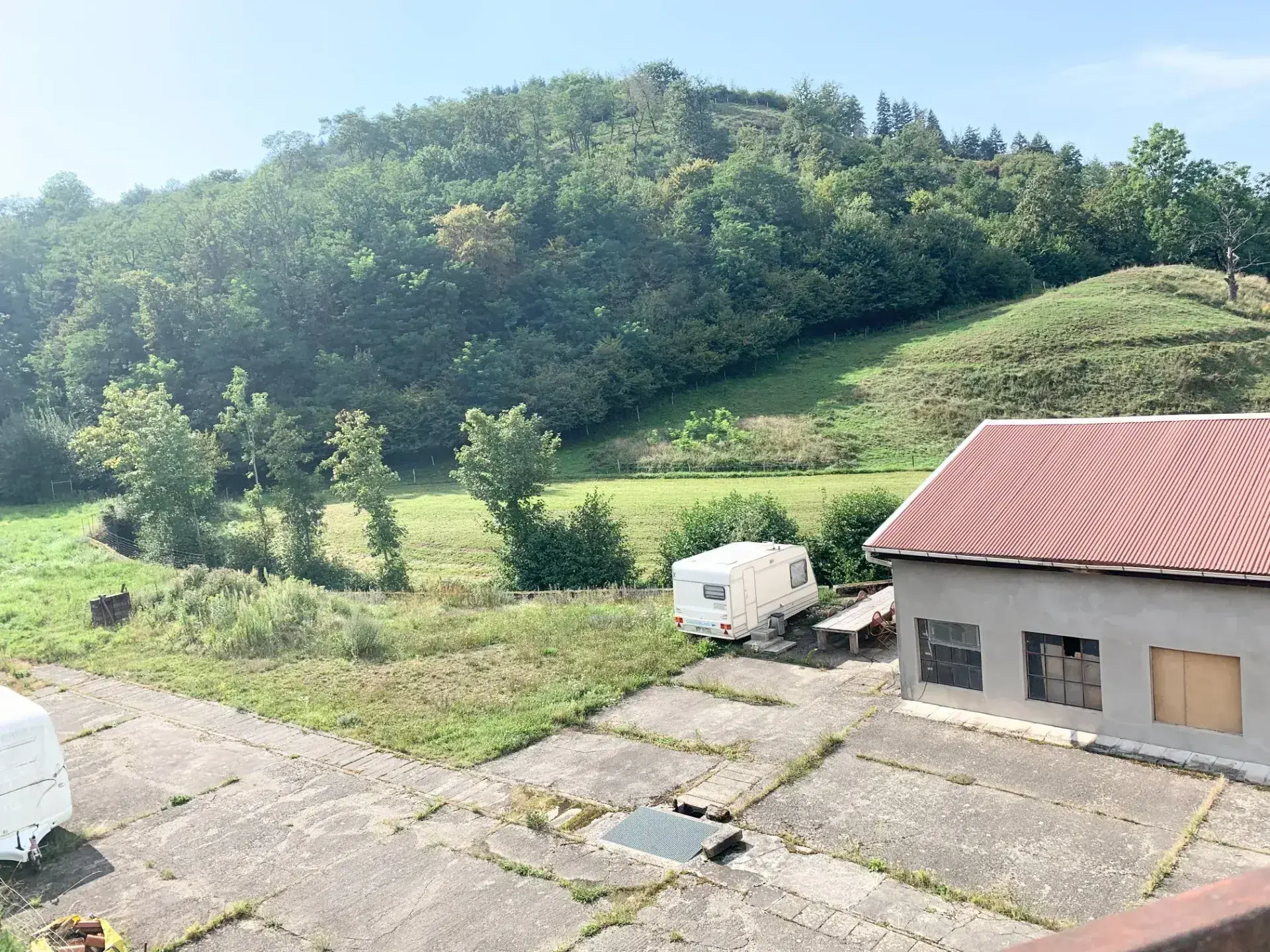 Ensemble immobilier à Moosch avec étang, forêt et terrain constructible en vente 