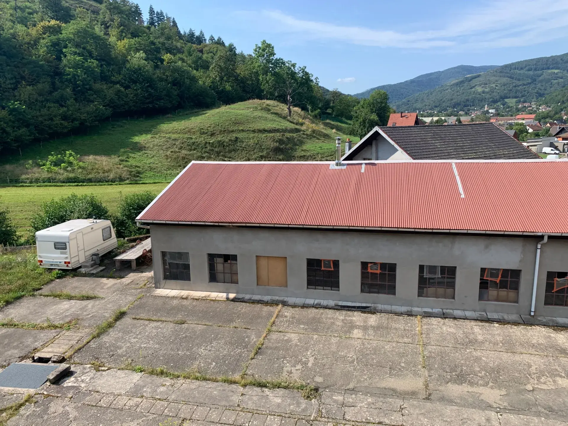 Ensemble immobilier à Moosch avec étang, forêt et terrain constructible en vente 