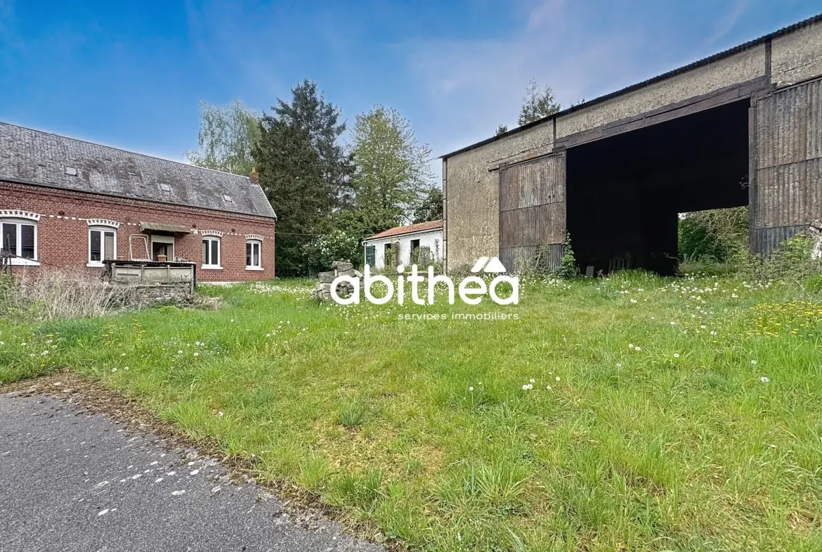 Corps de ferme à rénover avec dépendances et grand terrain à Courcelles-le-Comte 
